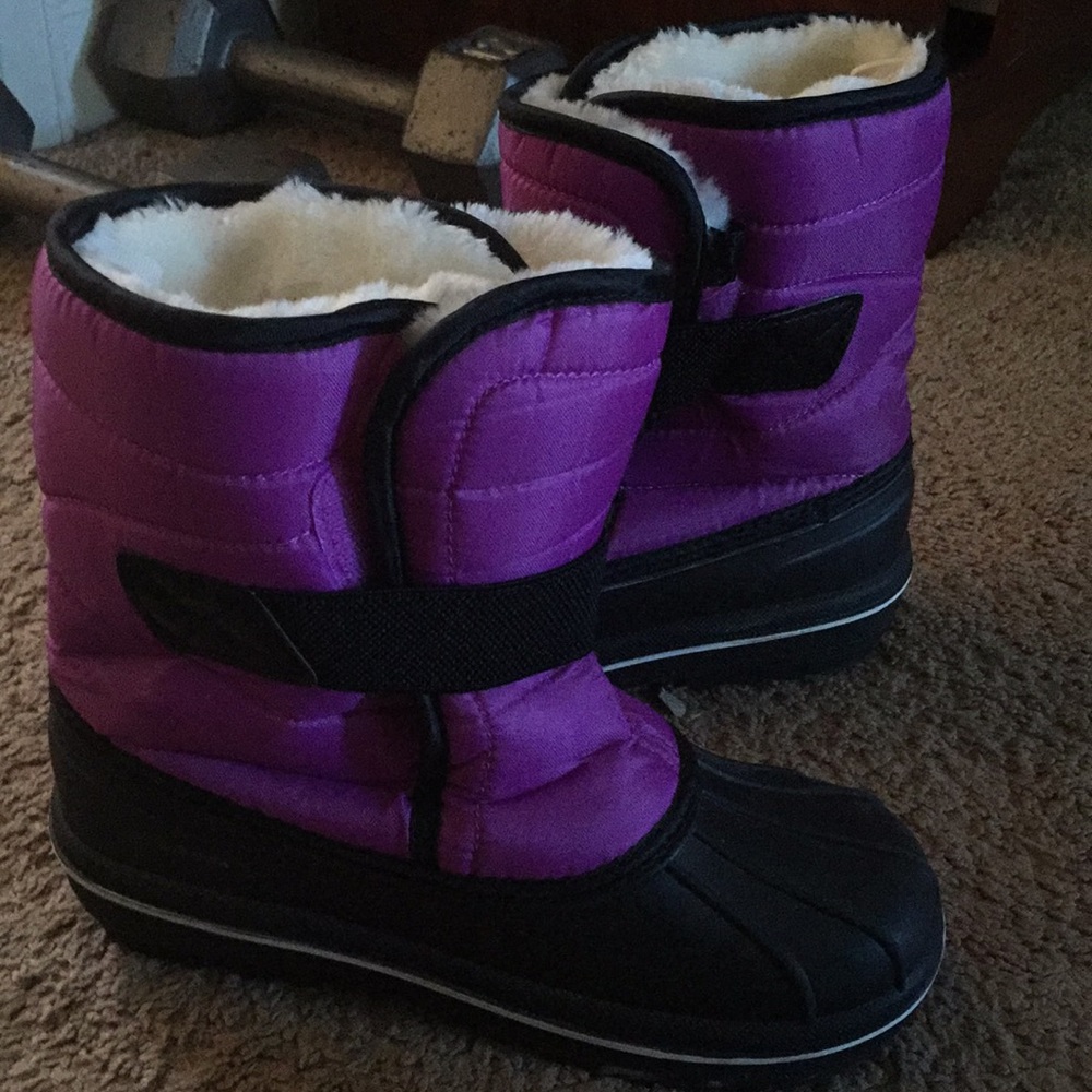 Snow boots brand new never worn